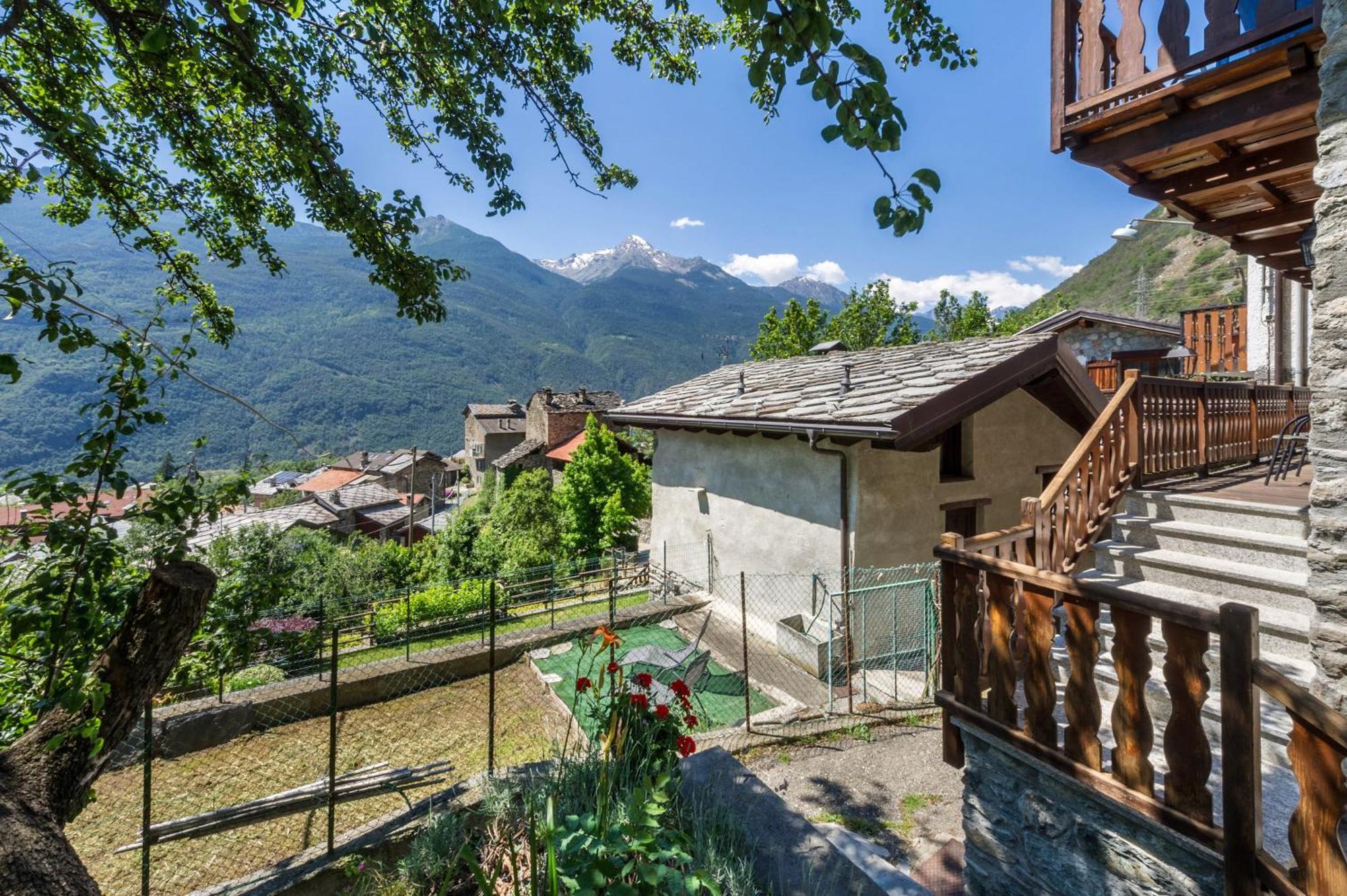 Il Nido Di Letizia Apartment Chatillon Exterior photo